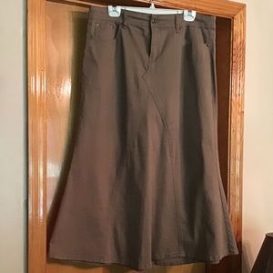 Women’s Tan Skirt!